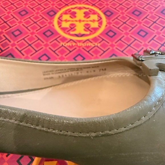 Tory Burch Women's Flats with Logo Accent, Size 7 - Picture 9 of 13